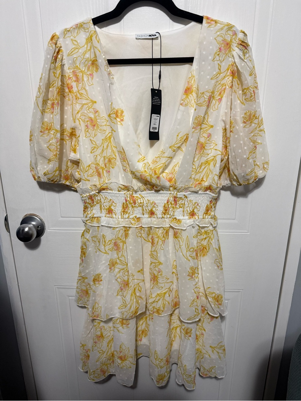 Romantic Floral Size Large Fashion Nova Women's Yellow Floral V Neck Mini Dress